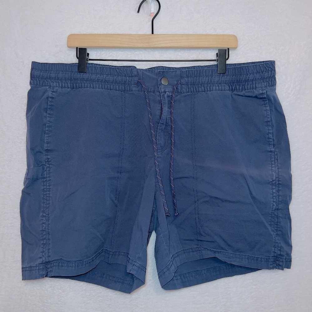 Men's Columbia Blue Flat Front Shorts size XL
